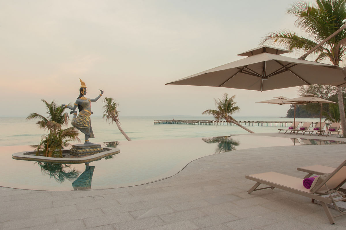 Infinity pool with Apsara statue